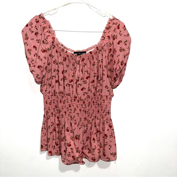 Almost Famous Tops - 🌷5/$20 Almost Famous Juniors Floral Top